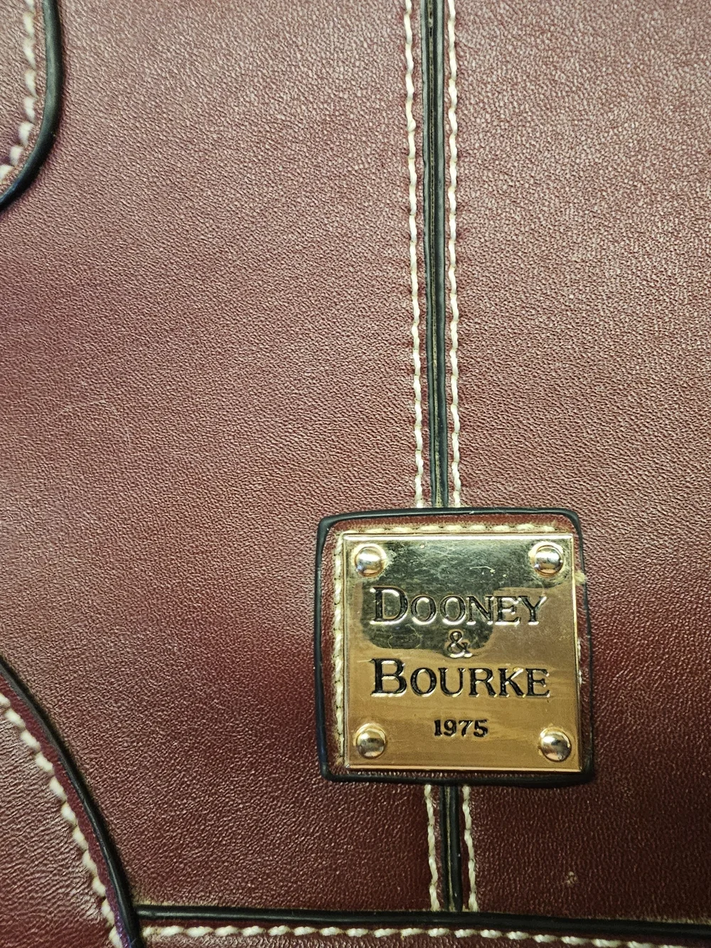Dooney & Burke Handbag in Burgundy